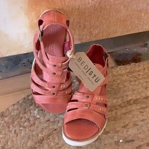 BedStü walking sandal